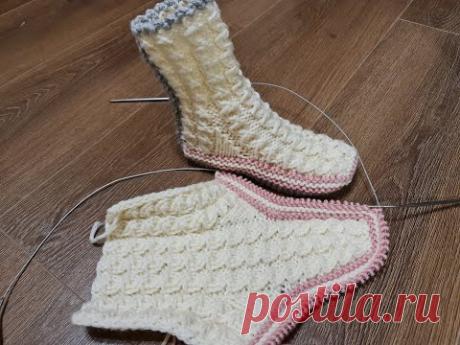 НОСКИ ДОМАШНИЕ СПИЦАМИ БЕЗ ШВОВ. Socks without seams.