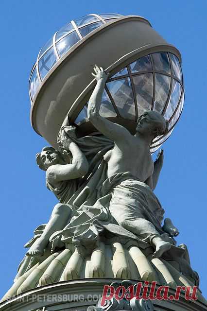 Decoration of the Tower of Former Singer Building (Dom Knigi)