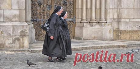 Феномен необъяснимого чудесного запаха христианских монахинь Считается, что христианские монахини являются невестами Христа и в знак этого они надевают обручальное кольцо во время пострига. После так называемого обручения сестры Джованны Марии делла Кроче из Ро...