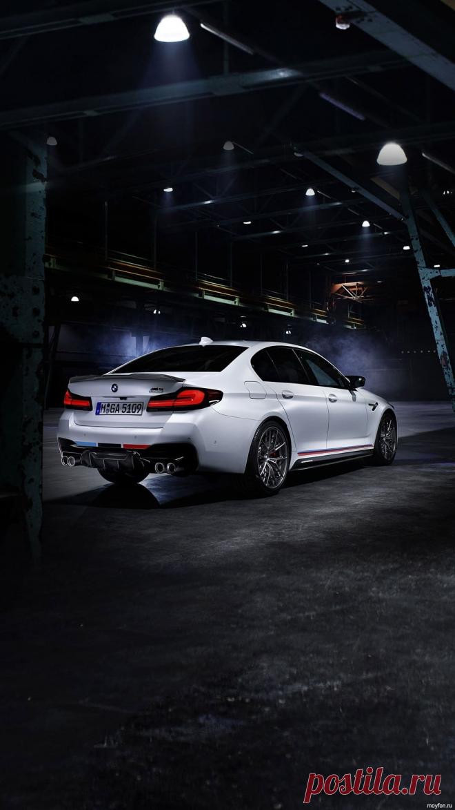 Скачать bmw на обои смартфона.