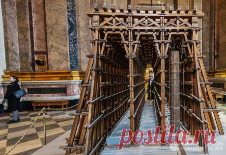 Макет лесов для установки колонн Исаакиевского собора | Интерьеры Исаакиевского собора - РИА Новости, 14.03.2017