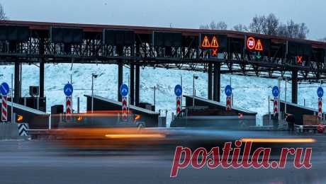 В России призвали отменить штрафы за неоплату проезда по платным дорогам. В России следует отменить штрафы для водителей за неоплату проезда по платным магистралям, убежден руководитель общественной системы &quot;Обеспечение безопасности дорожного движения&quot; Константин Крохмаль. Даже в случае оплаты проезда ...