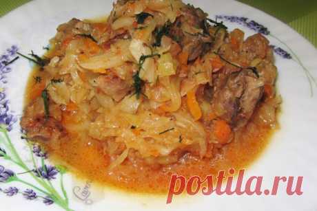 Тушеная капуста с мясом
По этому рецепту капуста получается вкуснейшая, нежная и мягкая, а мясо сочным и ароматным.