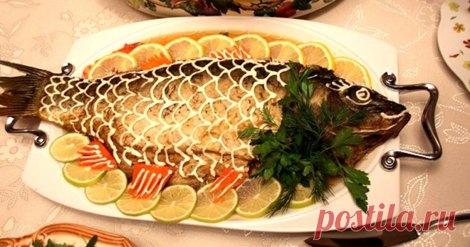 Фаршированный карп Автор рецепта Ольга Лапченко(Погребняк) Фаршированный карп - пошаговый рецепт с фото. Это фактически гефилте-фиш. Вариант приготовления целой фаршированной рыбины.  Когда кожа снимается чулком и наполняется , снова принимая форму рыбы. Это чудесное праздничное блюдо. Время и усилия, потраченные на приготовление, полностью компенсируются вкусом и удовольствием от поедания этого угощения.