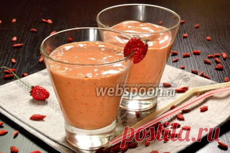 Смузи с бананом, клубникой и годжи на Webspoon.ru