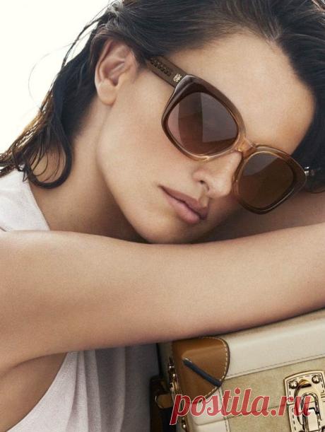 Пенелопа Крус (Penelope Cruz) в фотосессии Мерта Аласа (Mert Alas) и Маркуса Пигготта (Marcus Piggott) для марки Loewe (весна-лето 2014).