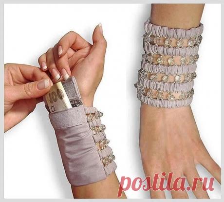 А я такой браслетик делала в 1985 году в институте для шпаргалок. А сейчас отлично для путешествий.