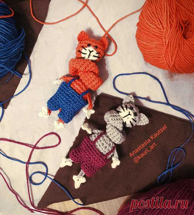 PDF Кот Завязот крючком. FREE crochet pattern; Аmigurumi toy patterns. Амигуруми схемы и описания на русском. Вязаные игрушки и поделки своими руками #amimore - кот с длинной шеей, котик в шортах, котёнок в шортиках, кот.