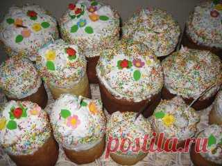 Этот рецепт в прошлом году рассказала мне свекровь. Я попробовала. Куличи получились волшебные! В этом году буду делать по тому же рецепту.
Делюсь и с Вами.
Необходимые ингредиенты для теста вкусного кулича в духовке 
теплое молоко - 2 ст. + 2 ст. л.
яйца - 6 шт.
сухие дрожжи - 1 ст. л.
сахар - 2 ст.
сливочное масло - 230 гр.
соль - 0, 5 ч. л.
сметана - 0, 5 ст.
ванилин - 1 упаковка
мука - 9 ст.
изюм - 150 гр.
Теплое молоко выливаем в глубокую миску. Следом за молоком доба...