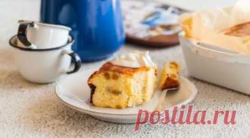 ​Творожная запеканка с изюмом Ингредиенты:Творог &mdash; 1 кгЯйца &mdash; 5 шт.Сахар &mdash; 1 стак.Мука &mdash; 5 ст. л.Цедра лимона &mdash; 1 шт.Разрыхлитель &mdash; 0,5 ч. л.Сметана &mdash; 200 гИзюм крупный без косточек &mdash; 100 гПриготовление:1. Взбить творог со сметаной, яйцами и сахаром. Добавить просеянную...