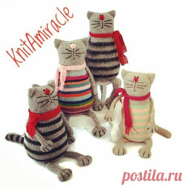 Board of bank at a morning meeting 😊😊😊😊😊😊 Good morning, friends! 💞💖💕💗 #knitting #KnitAmiracle #cat #toyknitting #knittingpatterns #knittersinstagram #knittedcats #diyknittedtoys #dollmaking