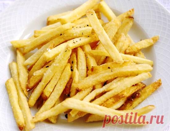 Невероятно вкусная хрустящая картошечка без капли жира Благодаря этому рецепту вы сможете приготовить невероятно ароматную и хрустящую картошечку, которую по вкусу нельзя будет отличить от популярной во всем мире картошки фри. Вот только в отличие...