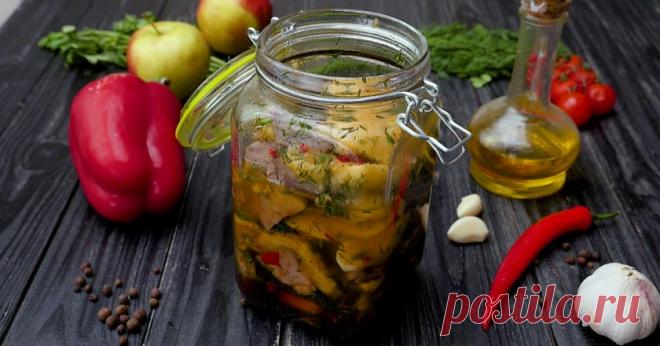 Маринованный язык: деликатесное блюдо своими руками Вкусный, нежный и очень питательный язык по праву считается деликатесом. Его отваривают, запекают, готовят из него заливное. А сегодня мы предлагаем вам рецепт маринованного языка. Такая шикарная закуска украсит...