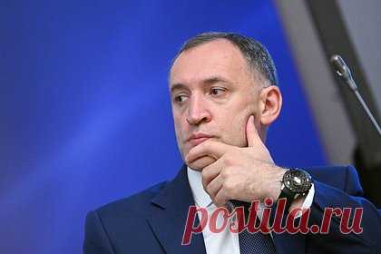 Российский чиновник заставил студента переодеть футболку из-за надписи Brooklyn. Вице-губернатор Омской области Андрей Шпиленко заставил студента сменить футболку из-за надписи Brooklyn. Об этом сообщает издание «Омск-информ». По их данным, чиновник приехал в Сибирский автомобильно-дорожный университет в связи с обсуждением развития технологий для улучшения качества жизни омичей.