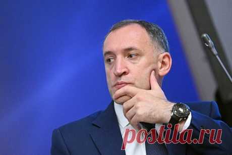 Российский чиновник заставил студента переодеть футболку из-за надписи Brooklyn. Вице-губернатор Омской области Андрей Шпиленко заставил студента сменить футболку из-за надписи Brooklyn. Об этом сообщает издание «Омск-информ». По их данным, чиновник приехал в Сибирский автомобильно-дорожный университет в связи с обсуждением развития технологий для улучшения качества жизни омичей.