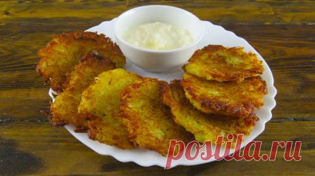 Классические драники без яиц и муки. Рецепт простой, но очень вкусный!
Приготовленные драники по этому рецепту получаются очень вкусными, хрустящими по краям и нежными в середине.
Для приготовления драников нам потребуются:
Картофель – 500 грамм
Соль - 0.5ч.л
Лук р…