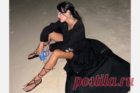 Принявшая ислам Решетова вновь разозлила фанатов фото в откровенном образе. Российская фотомодель и бывшая возлюбленная рэпера Тимати Анастасия Решетова вновь опубликовала серию кадров в откровенном образе и вывела из себя поклонников. Она поделилась снимками с пляжа, на которых позирует в черном платье длины макси, оголяющем ее ноги, и босоножках на плоской подошве.