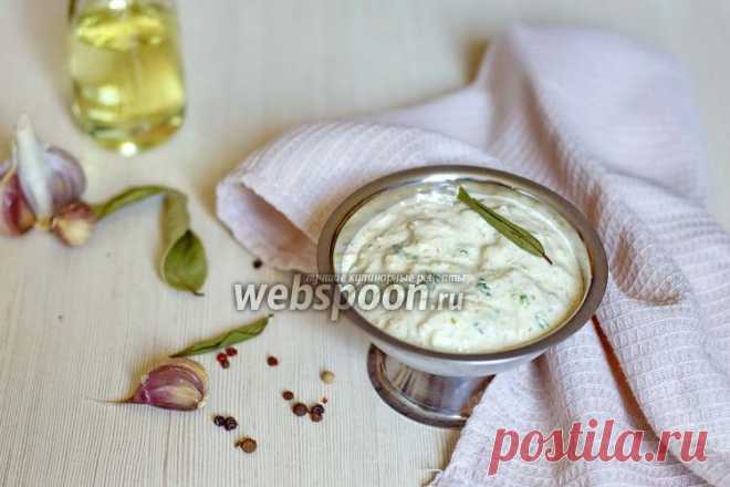 Соус Ремулад  Классический соус Ремулад 
Соус Ремулад — классика французской кухни, пожалуй, это один из самых знаменитых и популярных французских соусов в мире. Он прекрасно сочетается как с мясными блюдами, так и с  блюдами из рыбы и морепродуктов .  
По сути, соус Ремулад — густой холодный дип, основу которого составляет майонез. К майонезу добавляют различные ингредиенты, вариантов приготовления достаточно много.  
Данный рецепт — один из наиболее традиционных.