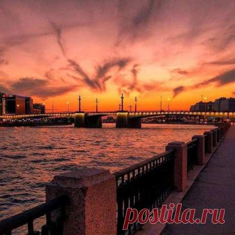 Закат в Санкт-Петербурге, Россия Кантемировский Мост