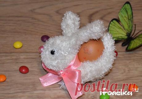 В этой статье я покажу как сделать пасхальную подставку под яйцо из перчатки своими руками. Такая подставка под яйцо "Пасхальный кролик" станет отличным подарком.