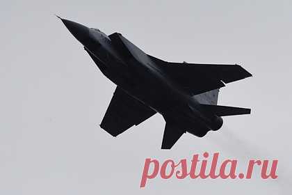 Боевую эффективность российских МиГ-31 утроили. После модернизации боевая эффективность российских истребителей-перехватчиков МиГ-31 утраивается, сообщили заместителю министра обороны России Алексею Криворучко представители нижегородского авиазавода «Сокол», передает РИА Новости. Чиновник посетил соответствующее предприятие 25 ноября.