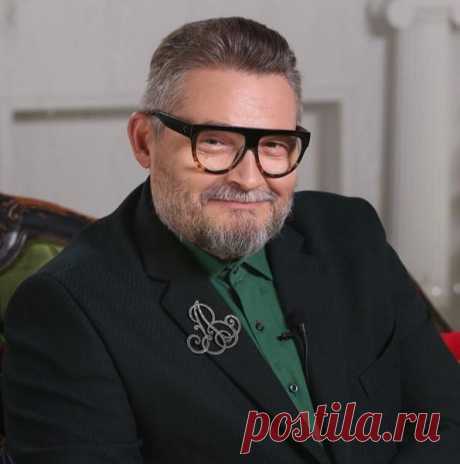 5 советов Васильева, которые помогут выглядеть стройнее и моложе Маэстро моды провел онлайн-встречу, на которой поделился самыми важными модными лайфхаками.Историк моды Александр Васильев рассказал, на что нужно обратить внимание женщинам, мечтающим всегда оставать...