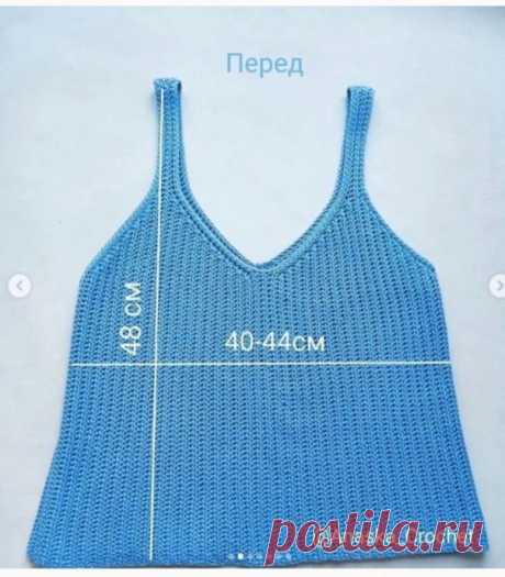 Голубой женский топ, связанный спицами