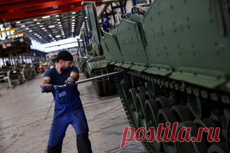 Германия разрешила концерну Rheinmetall производить оружие на Украине. Федеральное антимонопольное ведомство ФРГ дало оружейному концерну Rheinmetall согласие на создание совместного предприятия с концерном «Украинская оборонная промышленность». Оно будет базироваться в Киеве и заниматься сервисным обслуживанием, а также сборкой, производством и разработкой военной техники.