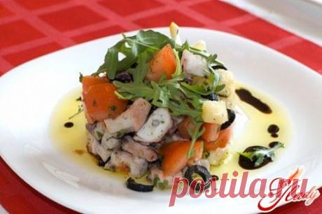 Салат из консервированных кальмаров – праздник на столе