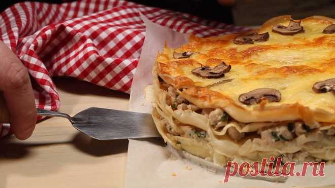 Блинный пирог с курицей и шампиньонами