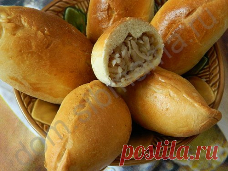 Пирожки с начинкой из гречки и капусты. Рецепт русской кухни Тесто кислое. Дрожжи, обратите внимание, беру только прессованные. Никаких порошков из пакетиков. Перед покупкой стоит чуть развернуть обёртку и понюхать - от хороших дрожжей должен исходить приятный спиртовый запах, без затхлости. Кроме того, они не должны быть твёрдыми и не должны храниться в замороженном виде, а лишь в охлаждённом.