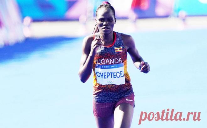 Умер мужчина, который облил участницу Олимпиады бензином и поджег. Угандийская бегунья Ребекка Чептегеи 3 сентября попала в больницу с ожогами 75% тела и через два дня скончалась. Виновник происшествия также был госпитализирован, врачи не смогли спасти ему жизнь