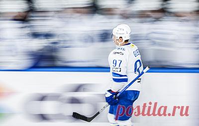 Хоккеист московского "Динамо" Гусев набрал шесть очков в матче с "Трактором". "Динамо" одержало победу со счетом 8:4
