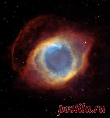 Такая  планетарная туманность - большая  редкость. Фото с орбитального телескопа Хаббл .
