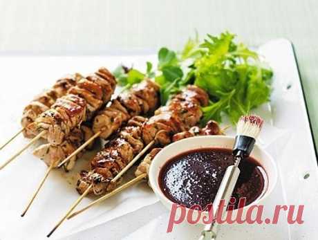 Как приготовить свиной шашлык в маринаде из красной смородины + соус к мясу - рецепт, ингредиенты и фотографии