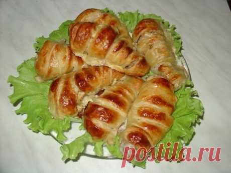 Сочные бриллиантовые ножки фаршированные сыром 


Это очень вкусно!









Ингредиенты:
куриные ножки — 1 кгтвердый сыр — 300 граммготовое слоёное тесто — 1 упаковкарастительное масло для жаркиДля маринада: майонез, чеснок, соль, перец
Приготовл…