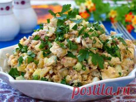 Салат с сардинами 
Предлагаю вам приготовить простой и вкусный салат с сардинами, яйцом и зелёным горошком. Также в этот салат добавляется картофель, благодаря которому салат вполне можно подать как самостоятельное блю…