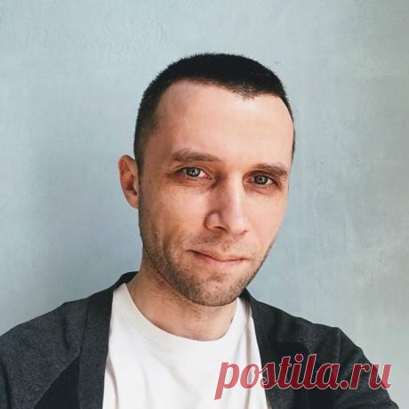 Вы читали бизнес-бестселлер Максима Котина «И ботаники делают бизнес», который увидел свет еще в 2011 году? Книга пережила уже пять изданий и до сих пор радует читателей, которым интересно узнать, как начиналась история Федора Овчинникова, основателя крупнейшей в России сети пиццерий «Додо Пицца». Максим взялся писать новую историю — про легендарного айти-предпринимателя Степана Пачикова, создателя Evernote и «Параграфа» — первого стартапа из России, покорившего мир. И казалось бы, мог бы как…