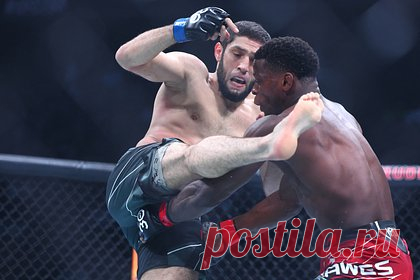 Российский боец рассказал о гонораре за дебютный бой в UFC. Российский боец смешанного стиля Икрам Алискеров рассказал о гонораре за дебютный бой в Абсолютном бойцовском чемпионате (UFC). Он поделился, что заработал за поединок 20 тысяч долларов: десять тысяч за выход и десять тысяч за победу. «30 процентов оттуда удержали, 20 процентов — менеджеру и залу», — добавил боец.