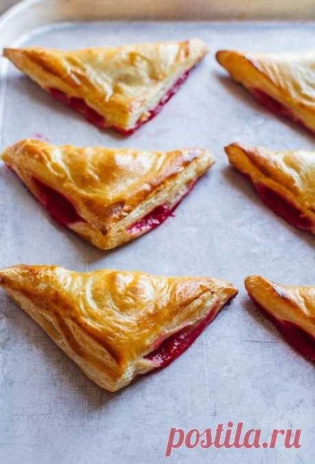 Что приготовить из слоеного теста: 14 быстрых и вкусных рецептов | Golbis