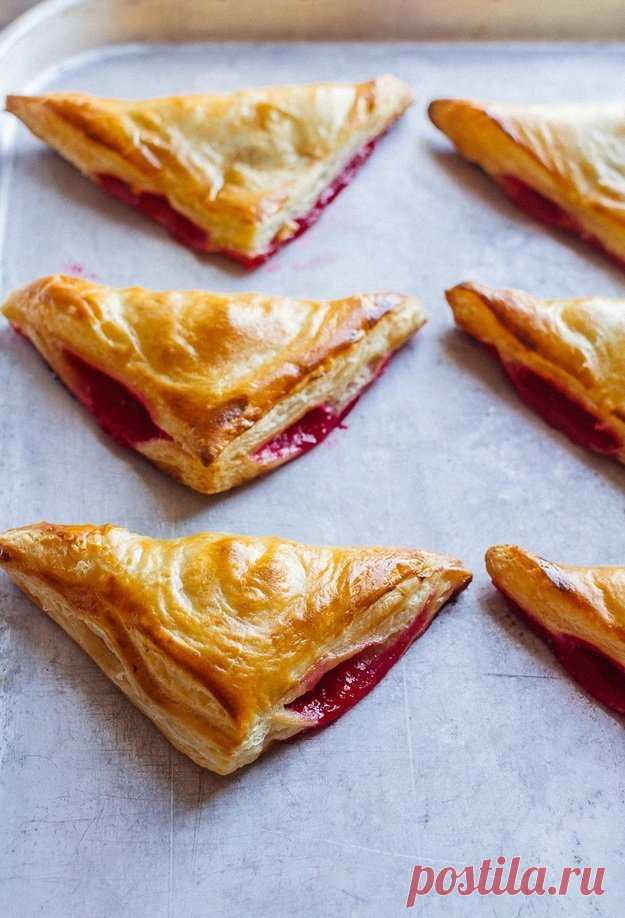 Что приготовить из слоеного теста: 14 быстрых и вкусных рецептов | Golbis