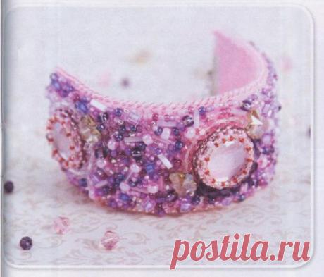 В приятной суете перед подготовкой к Новому Году, не будем забывать и о себе любимых. Прекрасные дамы вашему внимаю предлагается Браслет "Нежность кристаллов". 
#рукоделие #плетение #бисероплетение