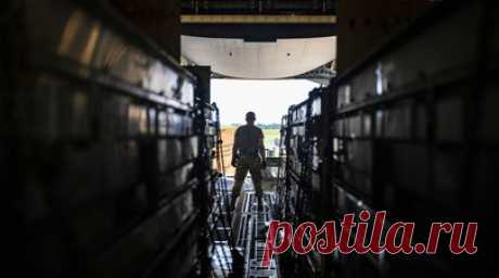 «Важно продолжать игру»: президент США принял решение направить Украине военную помощь в размере $400 млн. Джо Байден принял решение направить Киеву военную помощь в размере $400 млн, поручив Госсекретарю Энтони Блинкену проконтролировать расходование выделенных средств. Ранее представитель Госдепартамента Мэттью Миллер анонсировал передачу очередных траншей в рамках пакета помощи Украине в размере $61 млрд, утверждённого Байденом в апреле. По словам Миллера, в планах Вашингтона делать всё…