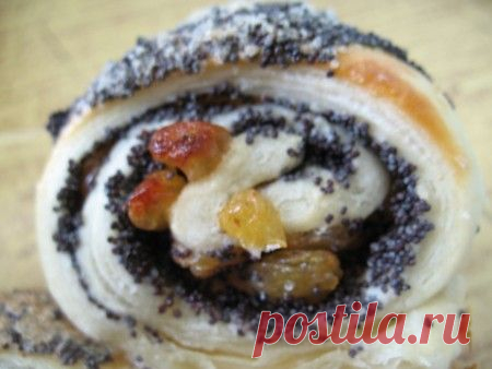 Булочки с маком и изюмом из слоенного теста | Искусница