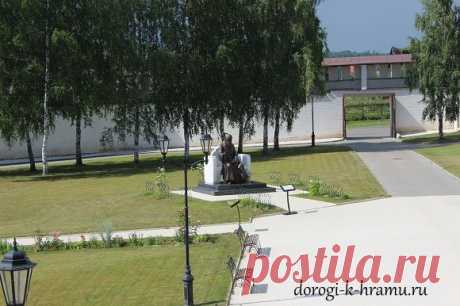 Старица. Свято-Успенский монастырь.Святейший патриарх Иов