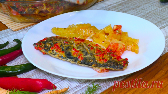 Запеченная скумбрия с овощами. Запеченная скумбрия с овощамиУ скумбри отрезаем голову, делаем это наискосок, захватывая плавники, отрезаем хвост. Теперь филируем рыбу, делаем надрез вдоль хребта со стороны спины, отрезаем первое филе, удаляем внутренности. Укладываем рыбку хребтом вниз и срезаем второе филе. Теперь делаем неглубокие надрезы на коже крест накрест. Филе скумбрии солим и перчим по вкусу, переворачиваем рыбку, снова солим и перчим, отставляем пока скумбрию в сторону. Приготовим…