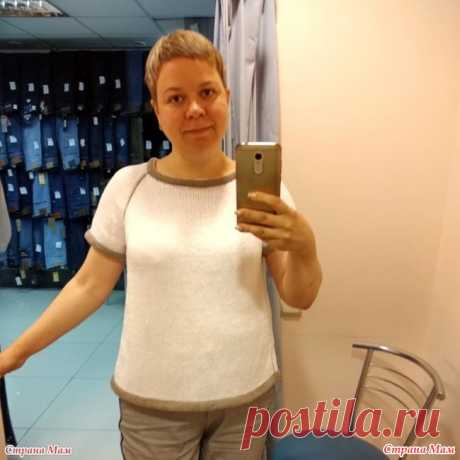 Простая футболочка в спортивном стиле, регланом сверху, спицами Приветик всем  Закончила еще одну модельку, очень простая, все стандартно, самый обычный реглан  Материалы:  Ниточки Нако калико  Расход:  300 гр  Спицы: