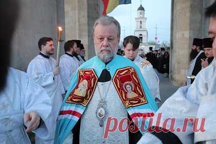 На Украине объявили персоной нон грата митрополита Молдавии. Митрополит Кишиневский и всея Молдовы Владимир стал персоной нон грата на Украине из-за того, что состоит в синоде Русской православной церкви. Об этом сообщил молдавский депутат Богдан Цырдя. Он подчеркнул, что такое решение не могло быть принято без ведома Кишинева и призвал обсудить его с киевским режимом.