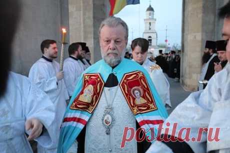 На Украине объявили персоной нон грата митрополита Молдавии. Митрополит Кишиневский и всея Молдовы Владимир стал персоной нон грата на Украине из-за того, что состоит в синоде Русской православной церкви. Об этом сообщил молдавский депутат Богдан Цырдя. Он подчеркнул, что такое решение не могло быть принято без ведома Кишинева и призвал обсудить его с киевским режимом.