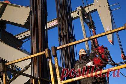 Игорь Сечин назвал бенефициаров мирового энергокризиса. Отчетность американских нефтяных мейджоров за прошлый год свидетельствует, что в результате разумного отказа от ускоренного энергоперехода, сосредоточившись на добыче традиционных углеводородов, они стали лидерами по капитализации. Об этом заявил глава «Роснефти» Игорь Сечин.